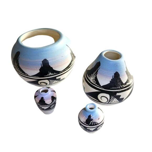 Set Of 4 Signed Navajo  Pottery Vases Southwestern Design Squat Vase - Picture 1 of 12